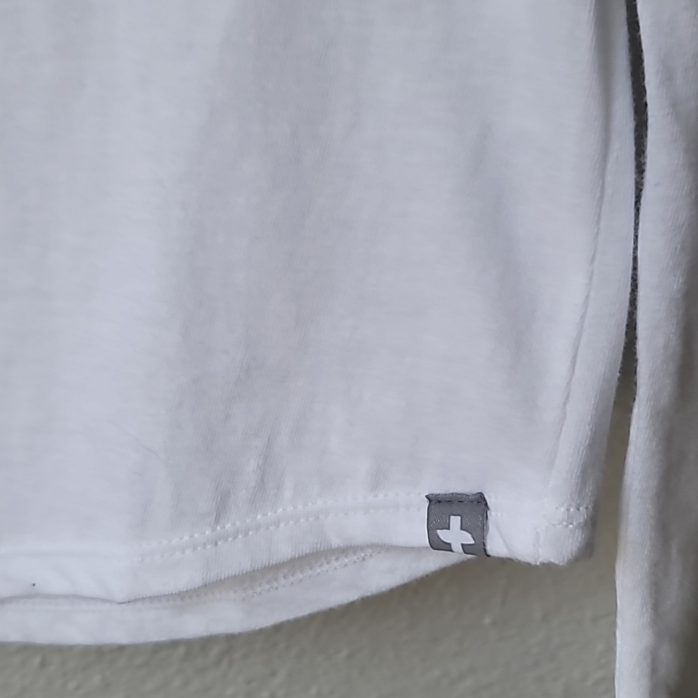 Figs 'Awesome Humans #wearfigs' Graphic Long Sleeve Size Small Color White NEW - Picture 7 of 8